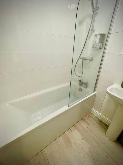 Newly Refurbished, Central Apartment With Permit Parking Бат Экстерьер фото