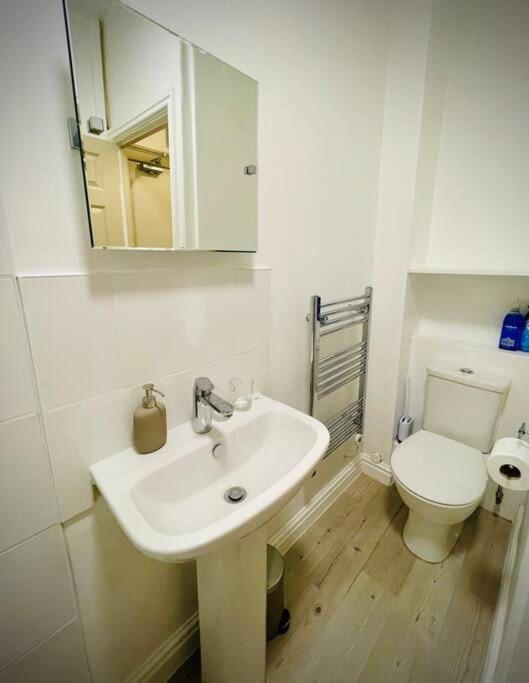 Newly Refurbished, Central Apartment With Permit Parking Бат Экстерьер фото