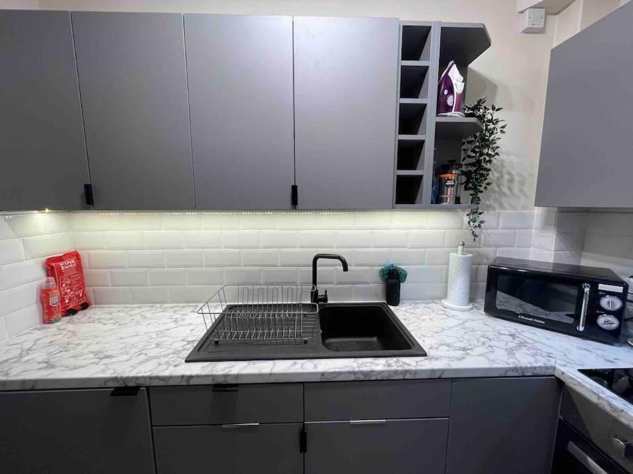 Newly Refurbished, Central Apartment With Permit Parking Бат Экстерьер фото
