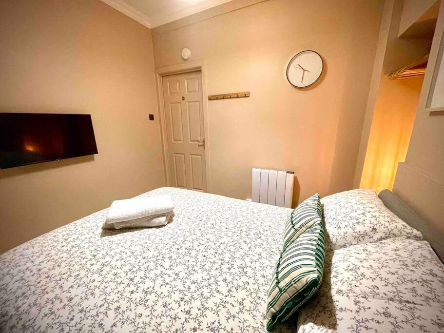 Newly Refurbished, Central Apartment With Permit Parking Бат Экстерьер фото