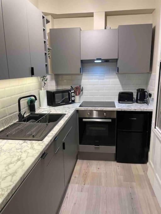 Newly Refurbished, Central Apartment With Permit Parking Бат Экстерьер фото