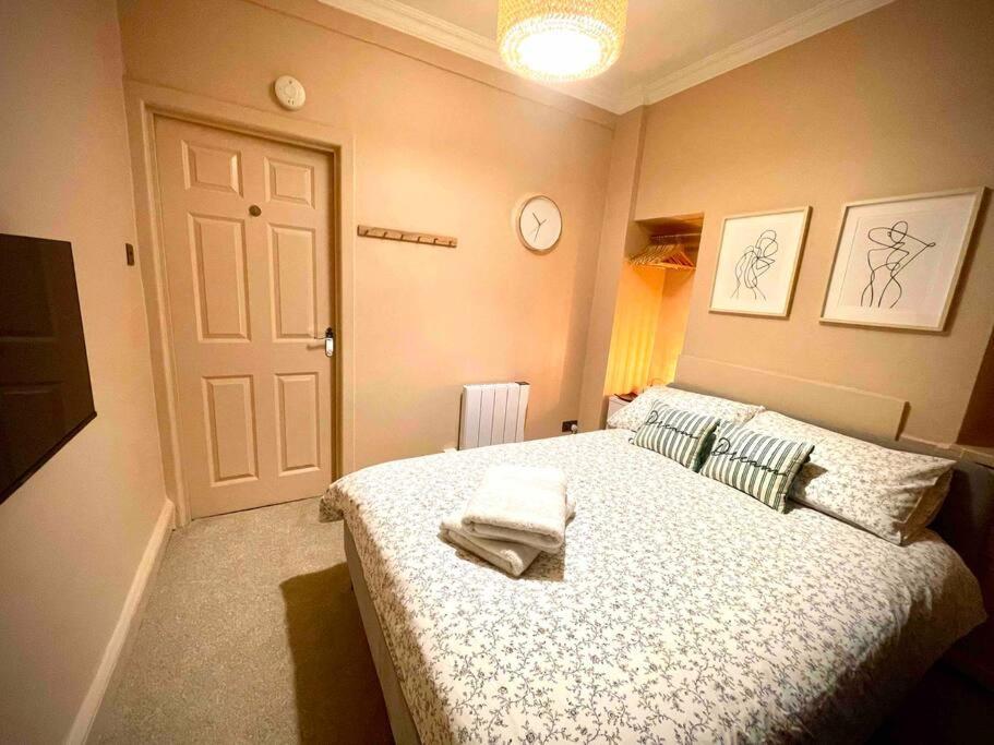 Newly Refurbished, Central Apartment With Permit Parking Бат Экстерьер фото